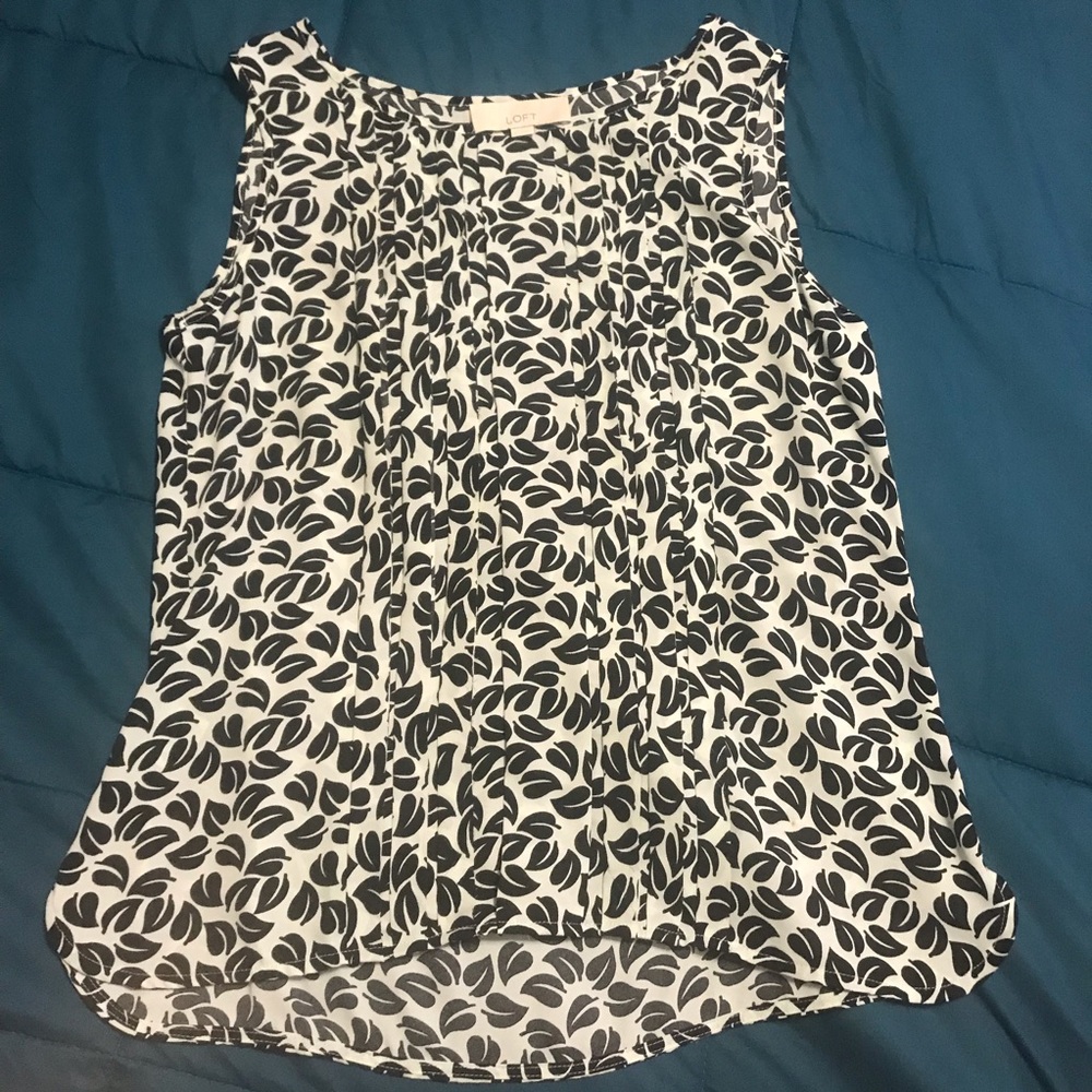 Women’s The Loft printed black and white blouse S